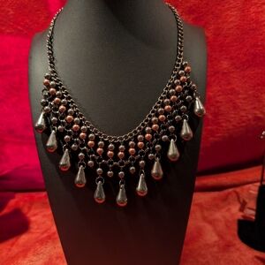 💕 Price Drop 💕Elegant Silver and Gold Beaded Necklace